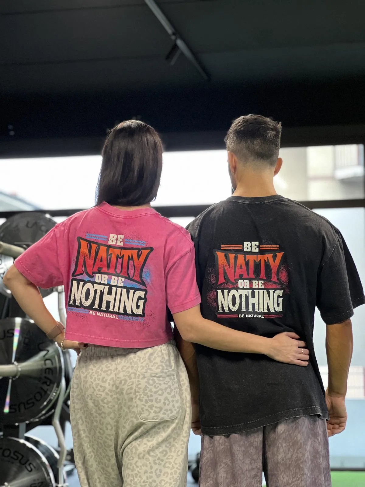 Le maglie BE NATURAL. BE NATTY. viste dal retro: BE NATTY OR BE NOTHING